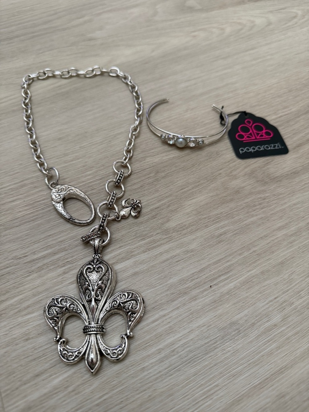 paparazzi Silver Fleur-de-Lis Statement Pendant Necklace and Bracelet